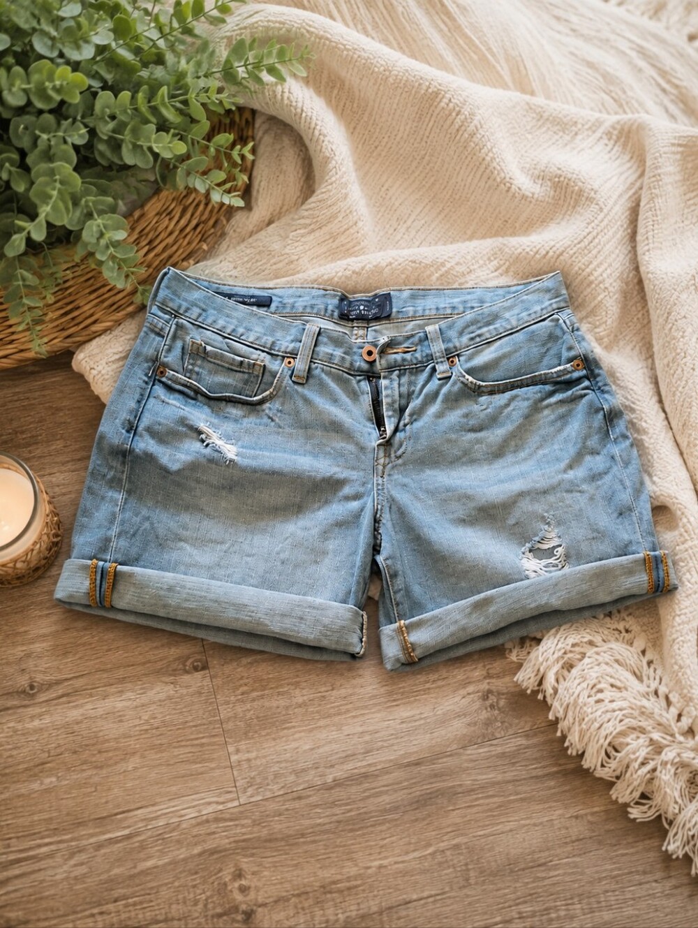 Lucky Brand Distressed Denim Shorts Size 4 27 Light Wash Rolled Cuff
